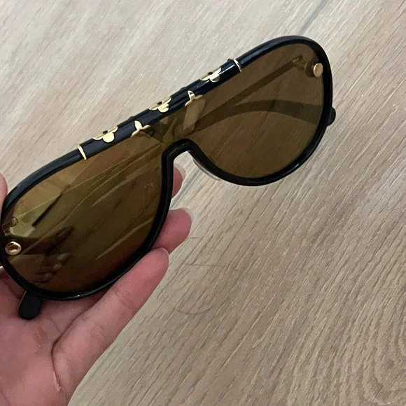 Louis Vuitton Black Frame Sunglasses with Gold Details - Picture 1 of 3